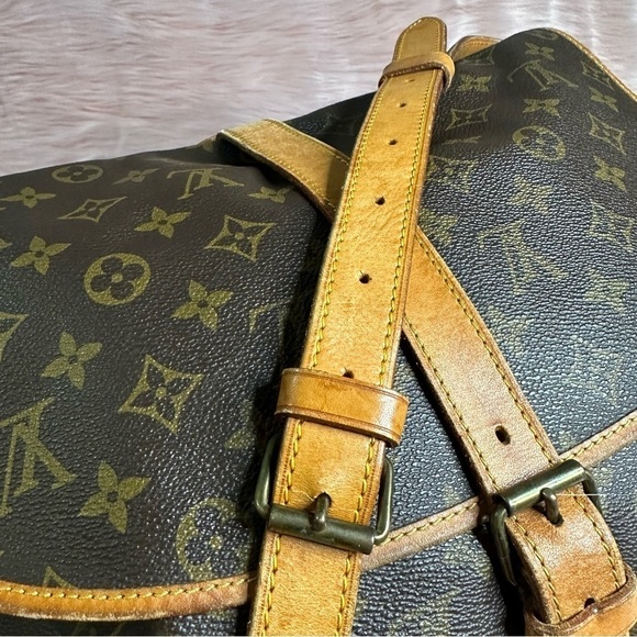 Louis Vuitton Saumur 35 Monogram Crossbody Messenger Bag - Picture 15 of 16